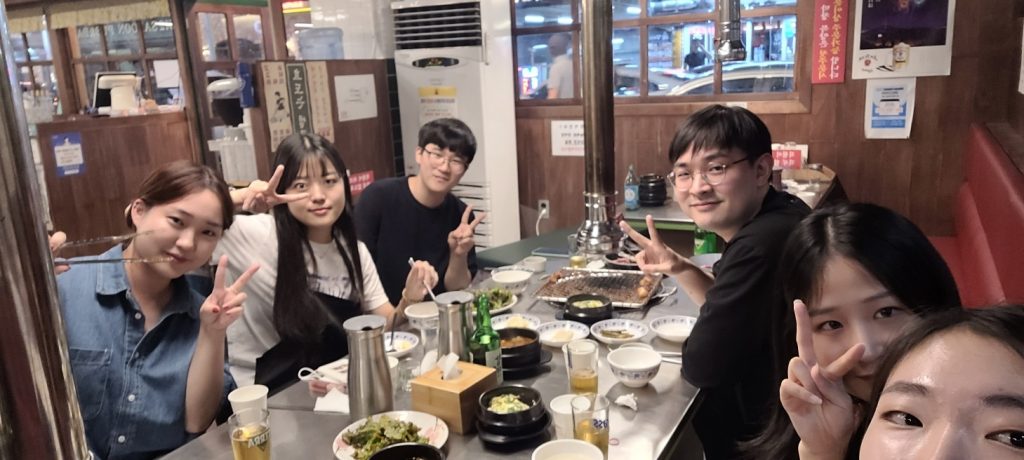 2022 랩실 초창기 회식 사진 (1)